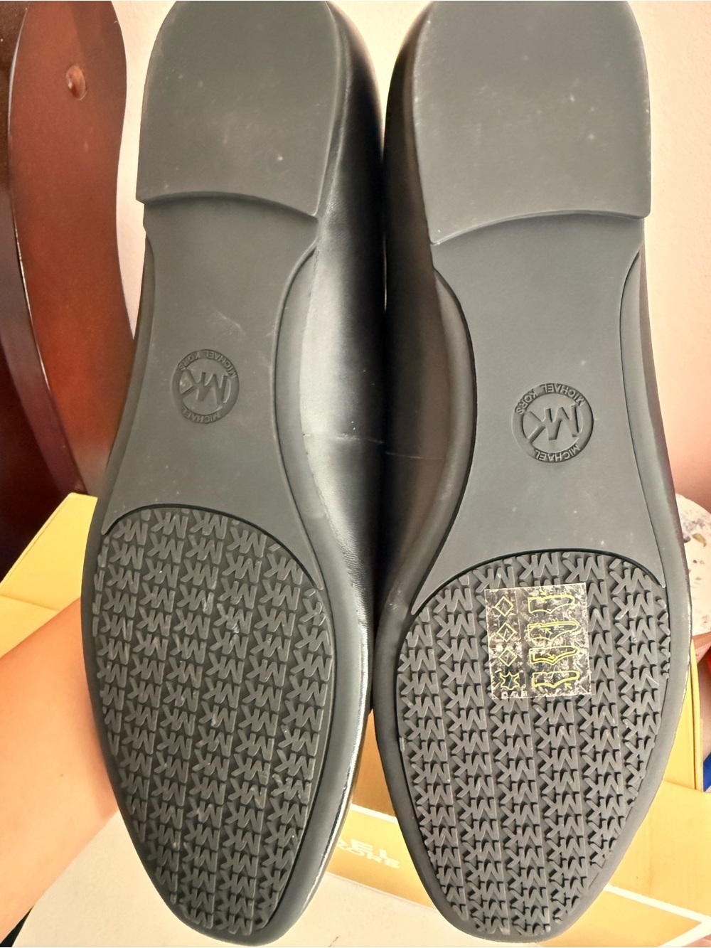 Michael Kors Leather Ballet Flats with Bow New - Picture 4 of 4